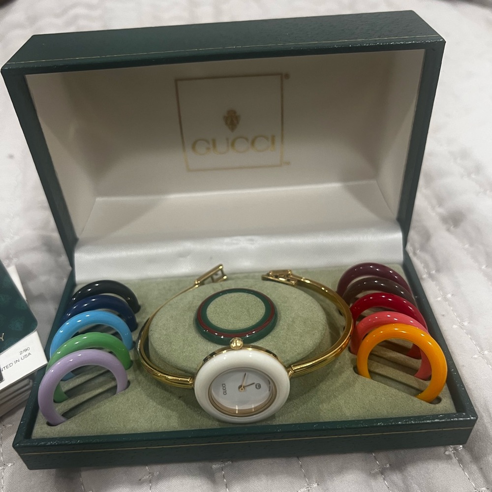 Gucci Vintage Bevel Watch with 12 Color Faces